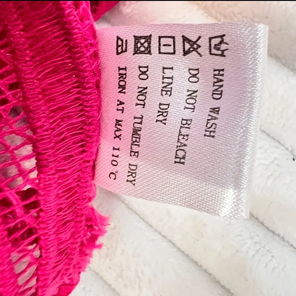 # A077 Nancy Vintage Fuchsia Lace Ruffle Blouse ,  New no tag , Size M